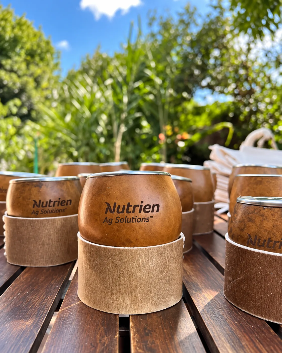 Mates grabados para Nutrien Ag Solutions